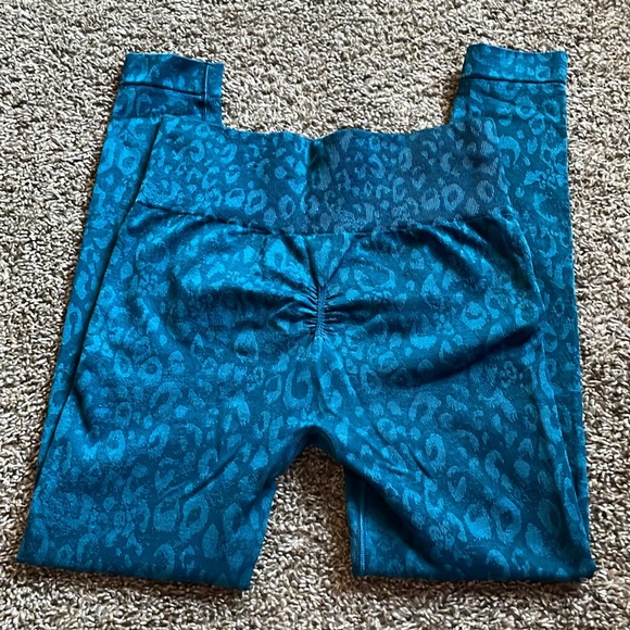 Gymshark women’s cheetah print animal adapt work outfit blue - Picture 5 of 6